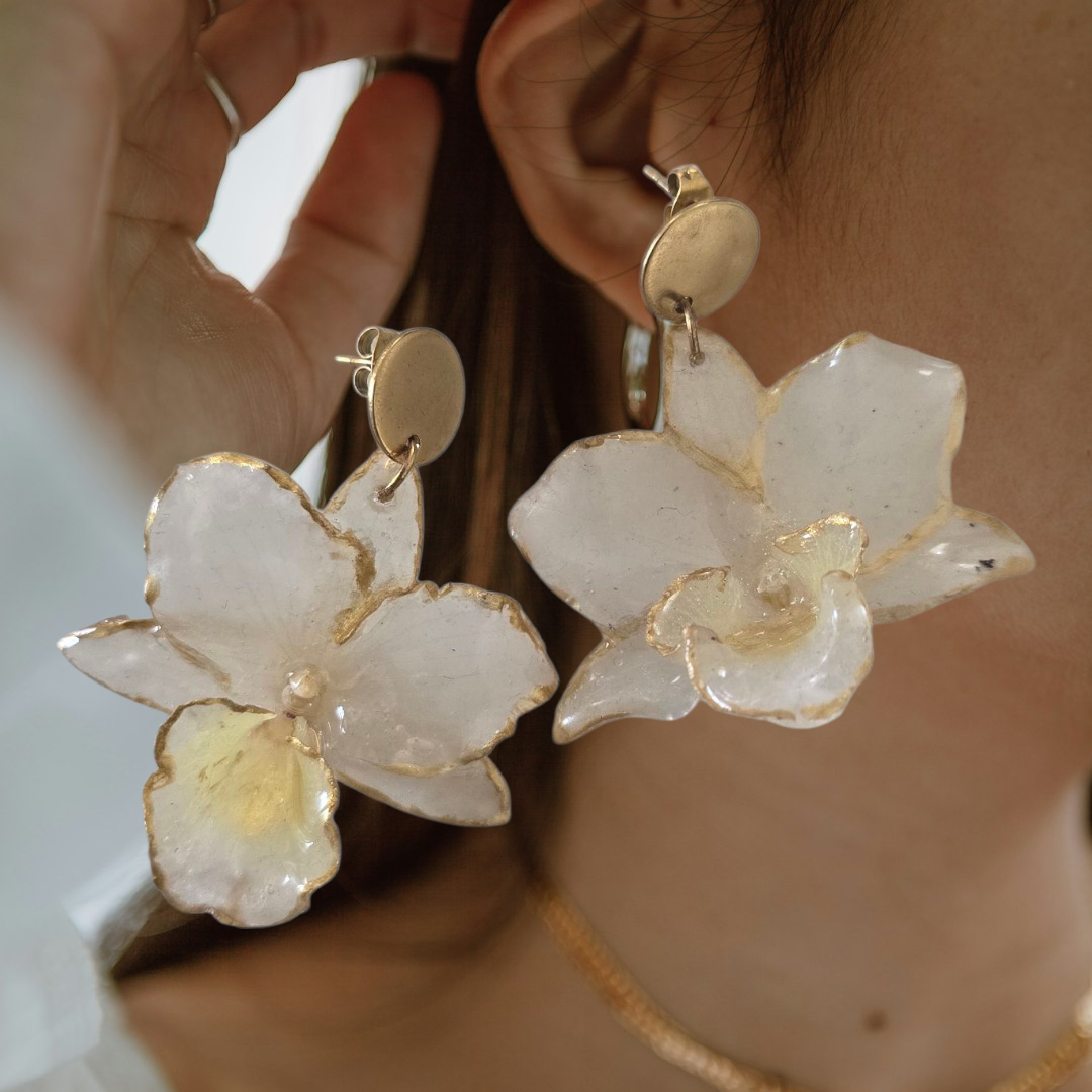 Boucles d’oreilles orchidée - Création florale unique en résine